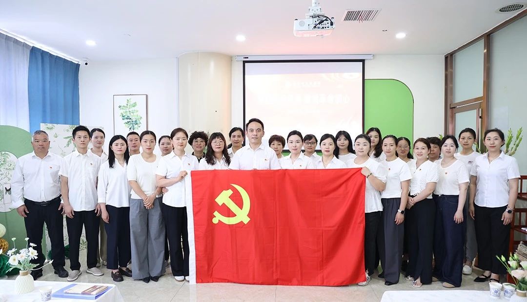 学大医铸精诚 践初心担使命 | “七一”系列活动之重温红色经典